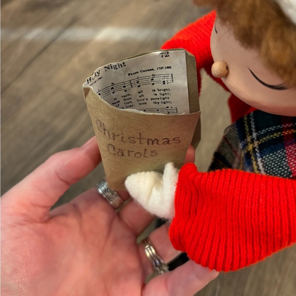 Vintage Paper Mache Christmas Caroler Hand Made Lady Silent Night Holiday Decor - Picture 4 of 12